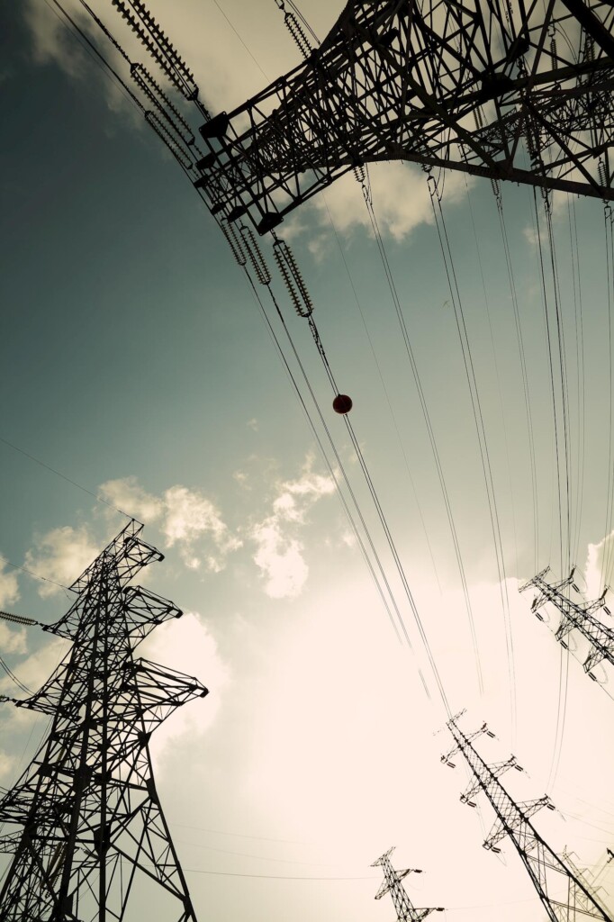 MME posterga leilões de energia por covid-19