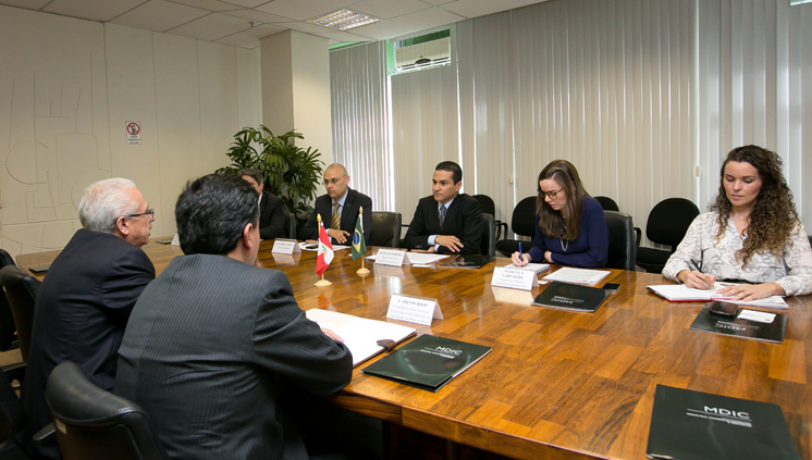 Brasil e Peru querem ampliar parceria em comércio