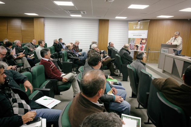 Produtores de aves e suínos do PR apresentam demandas para comissão nacional da CNA