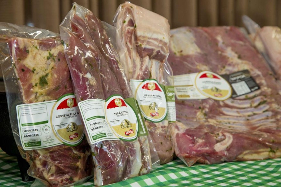 Família faz sucesso com picanha e filé mignon suínos no Paraná