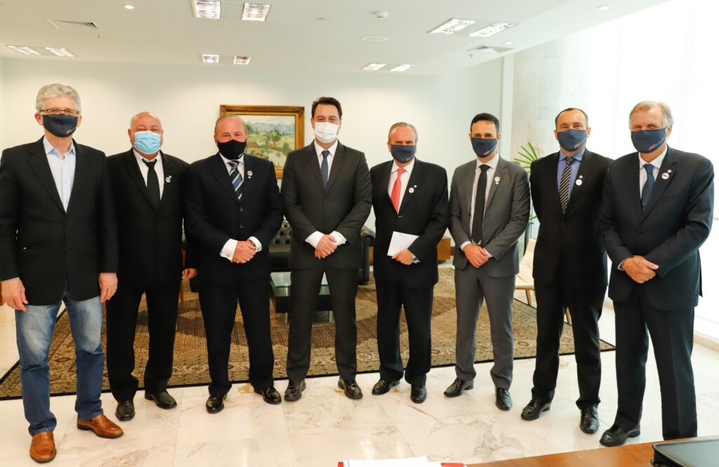 Nova diretoria do Sindiavipar se reúne com governo e entidades representativas do Agronegócio