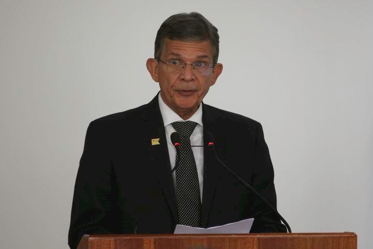 Ex-ministro da Defesa Silva e Luna é nomeado diretor da Itaipu