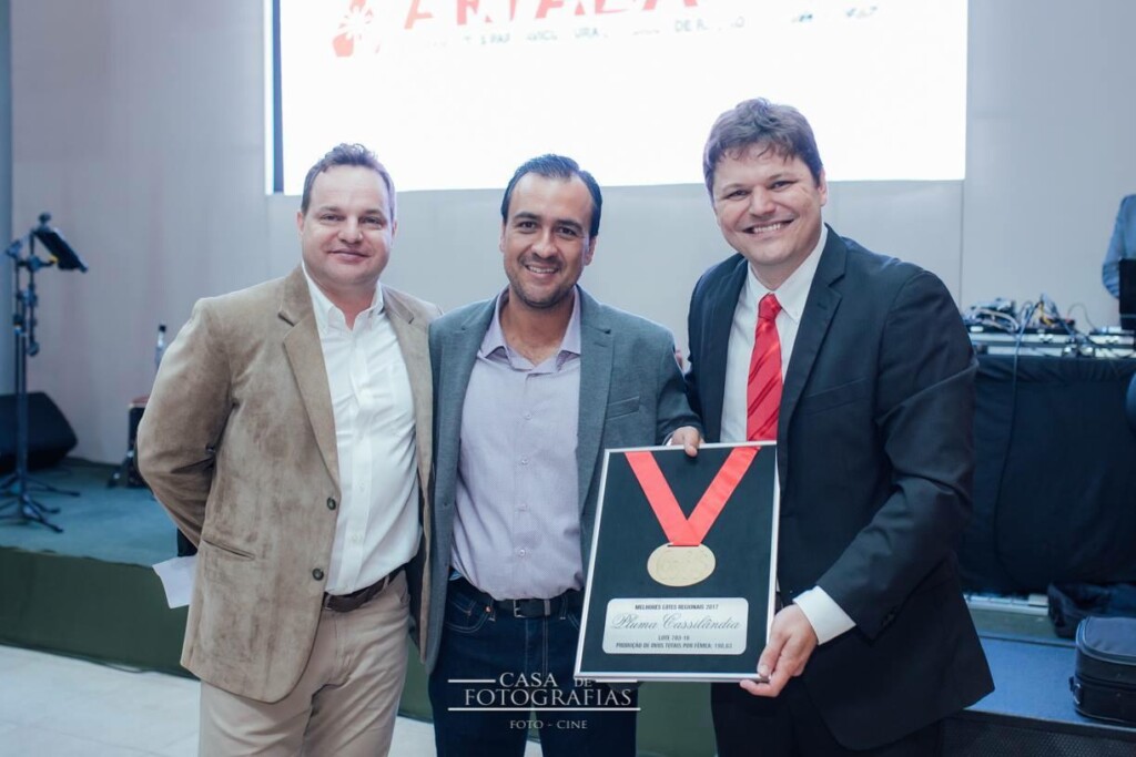 Clientes da Cobb-Vantress recebem premiação por  Melhores Lotes na região de Goiás