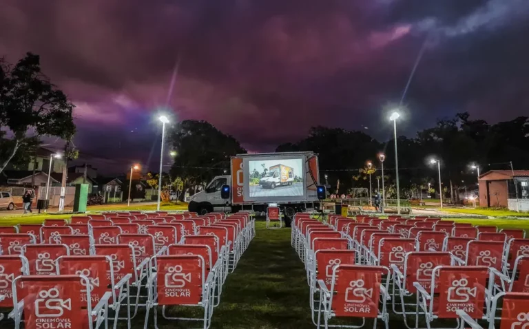 Na Bahia, cinema com projeção movida a energia solar exibe sessões gratuitas