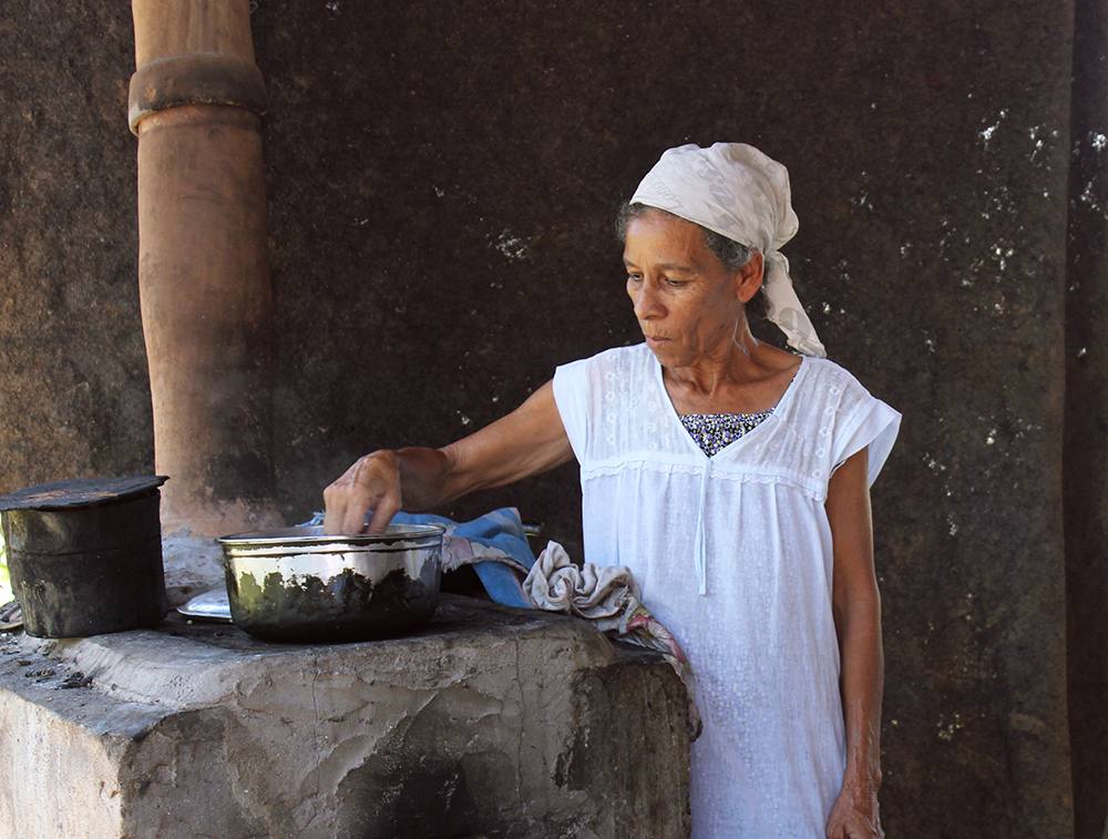 Fogões ecológicos melhoram condições de famílias rurais