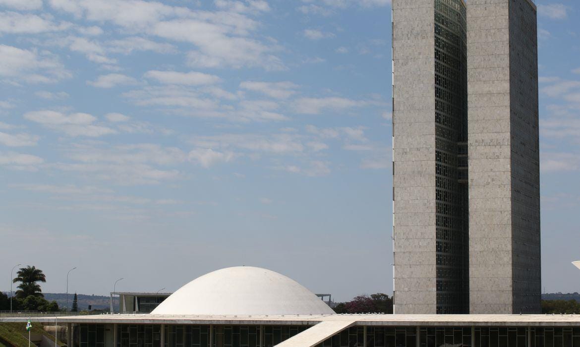 Senado aprova marco legal para a geração de energia eólica em alto mar
