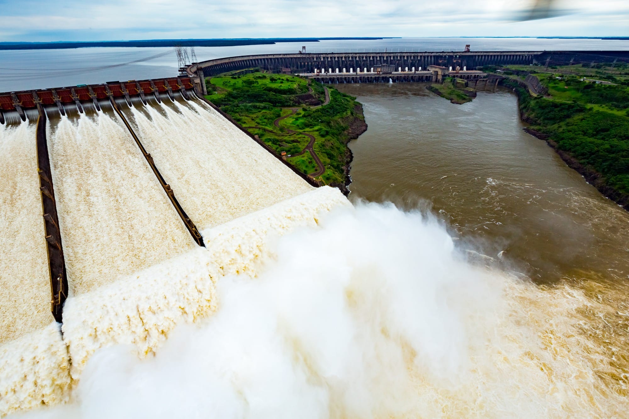 Itaipu completa 44 anos e é maior usina em geração de energia Itaipu completa 44 anos e é maior usina em geração de energia