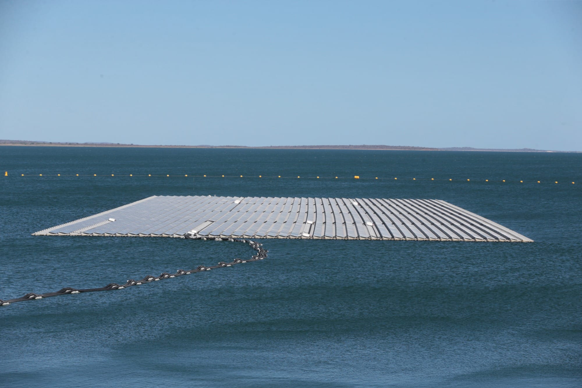 Nordeste inaugura usina solar flutuante