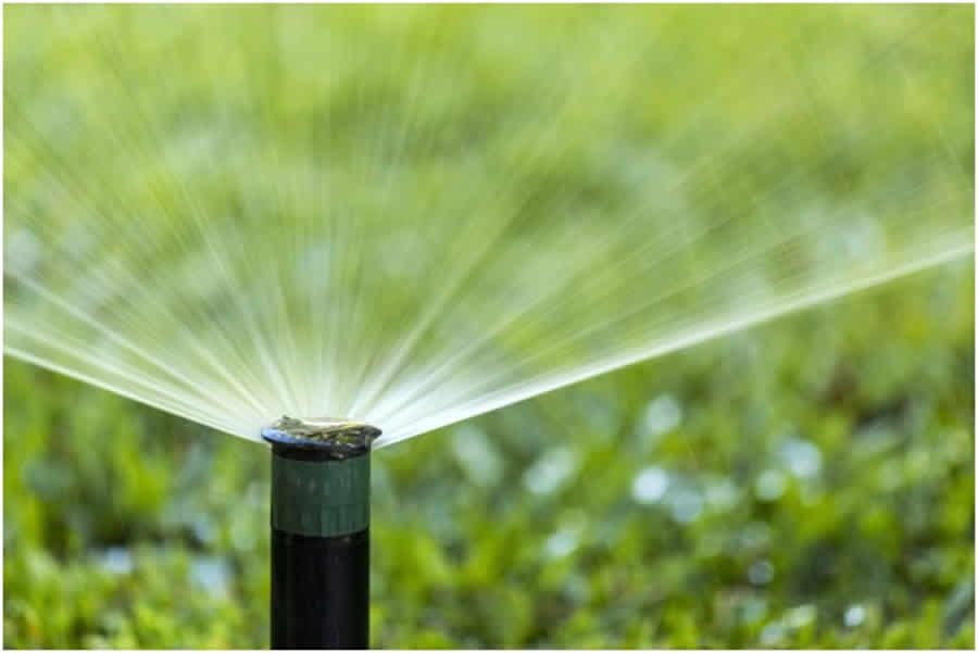 Energia solar é alternativa para captação de água no campo