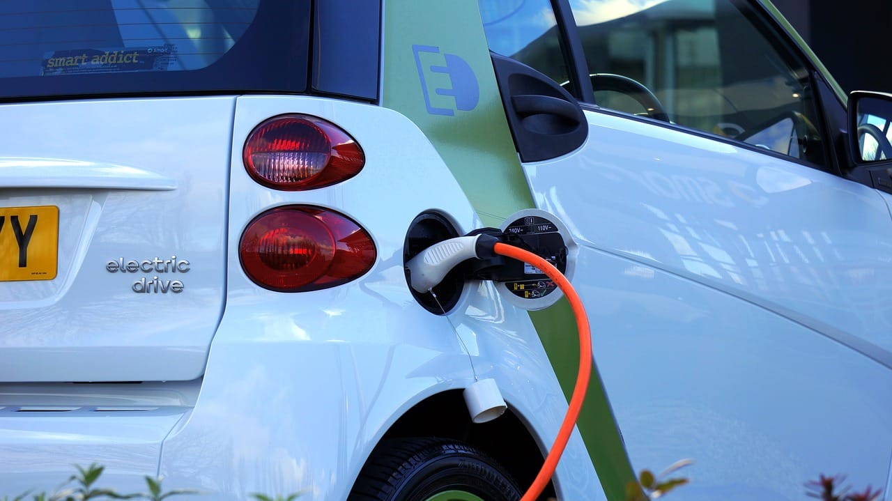 Índia quer vender apenas carros elétricos em 2030