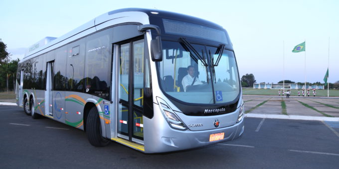 Empresa apresenta primeiro ônibus nacional movido a biometano/GNV