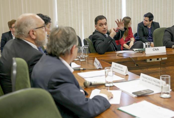 Reunião da Câmara Setorial de Aves e Suínos aborda mercado internacional