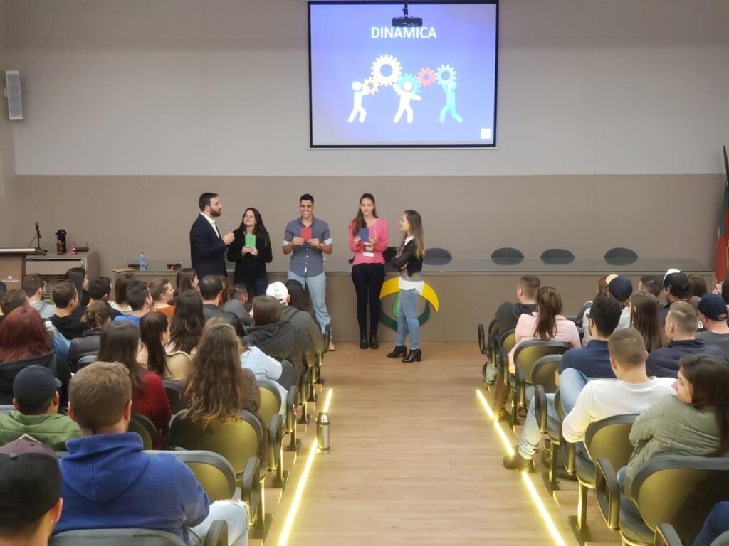 Gerente da Vetanco realiza palestras para universitários