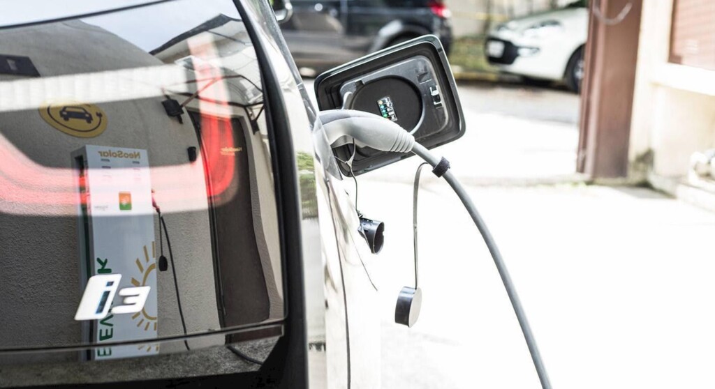 Cresce instalação de carregadores de veículos elétricos no Brasil