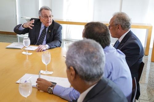 CNA e representantes da indústria discutem remuneração de produtores de aves e suínos