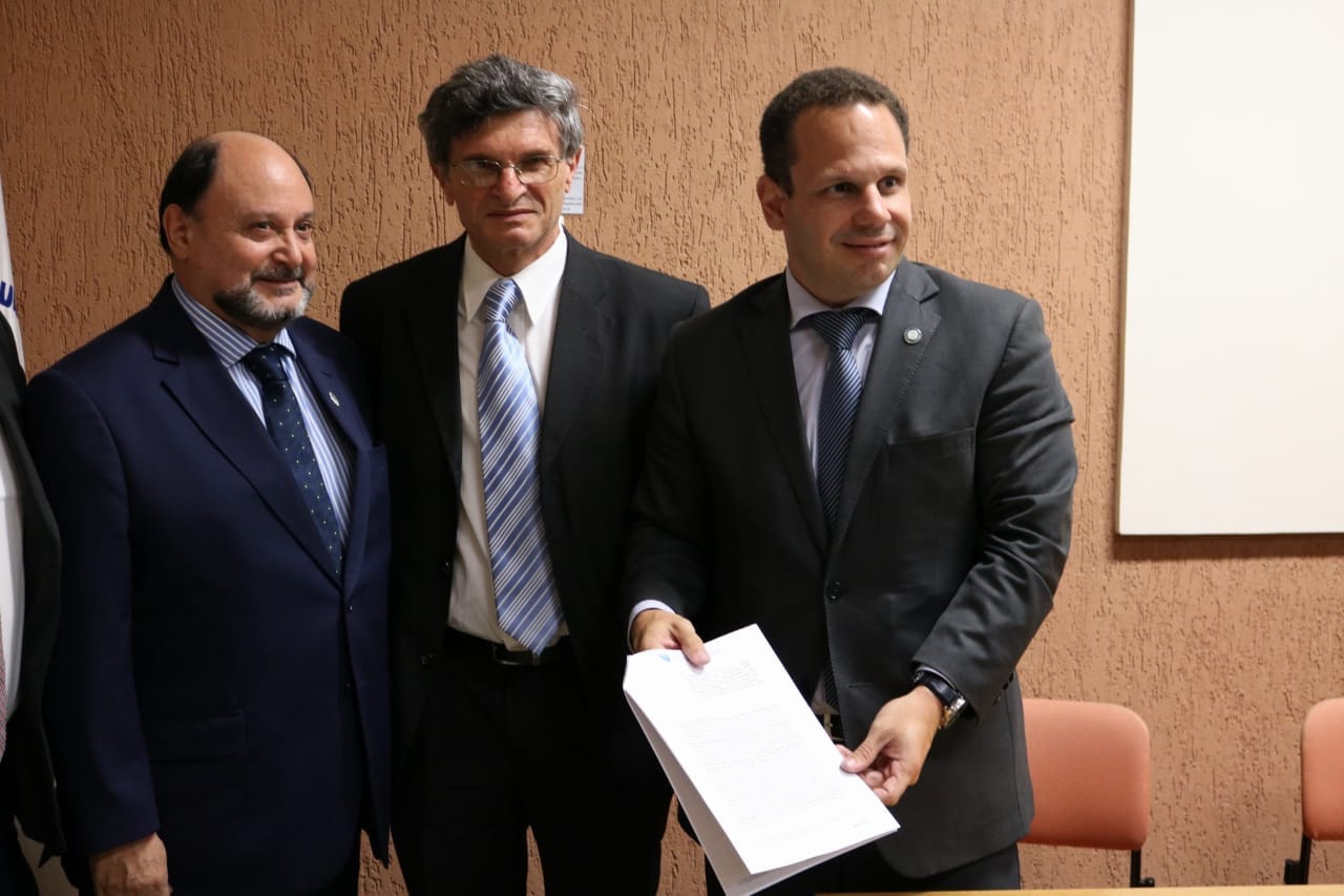 Embrapa e Sindan assinam acordo para pré-análise de produtos veterinários Embrapa e Sindan assinam acordo para pré-análise de produtos veterinários