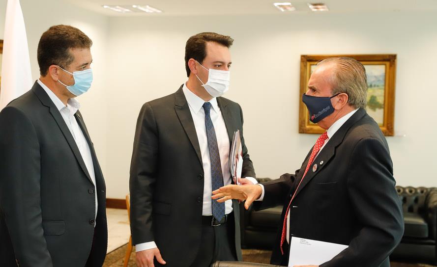 Paraná quer ampliar número de granjas em municípios menores