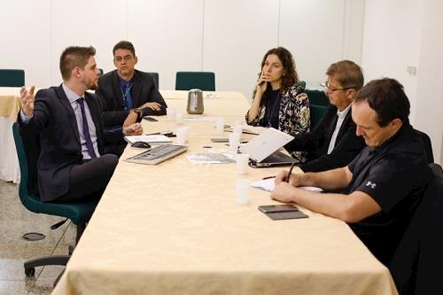 CNA se reúne com instituto francês de agropecuária