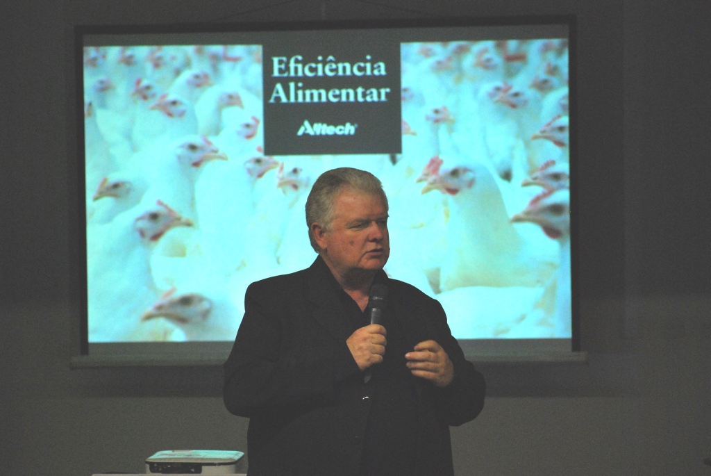 Uso de enzimas é alternativa para reduzir custos de produção da avicultura brasileira