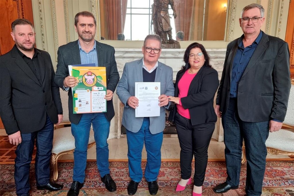 Comitiva entrega convite oficial do evento para autoridades gaúchas