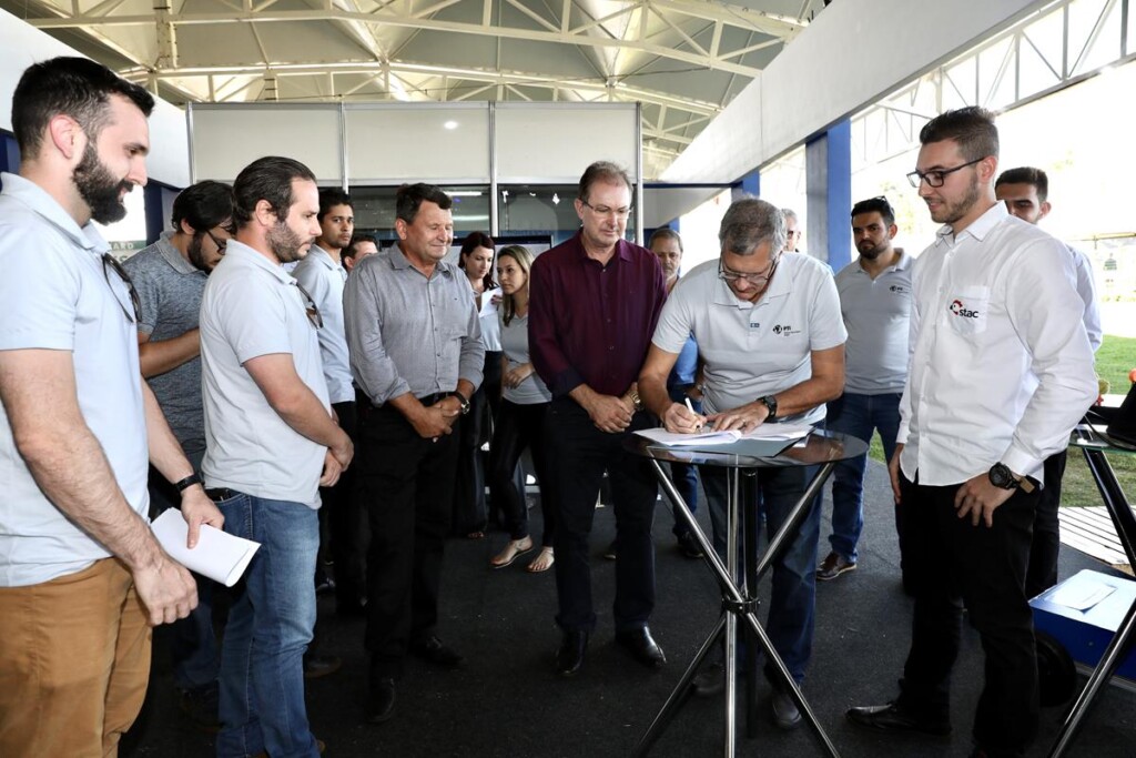 Copagril assina contrato para aplicação de tecnologia de monitoramento em aviários