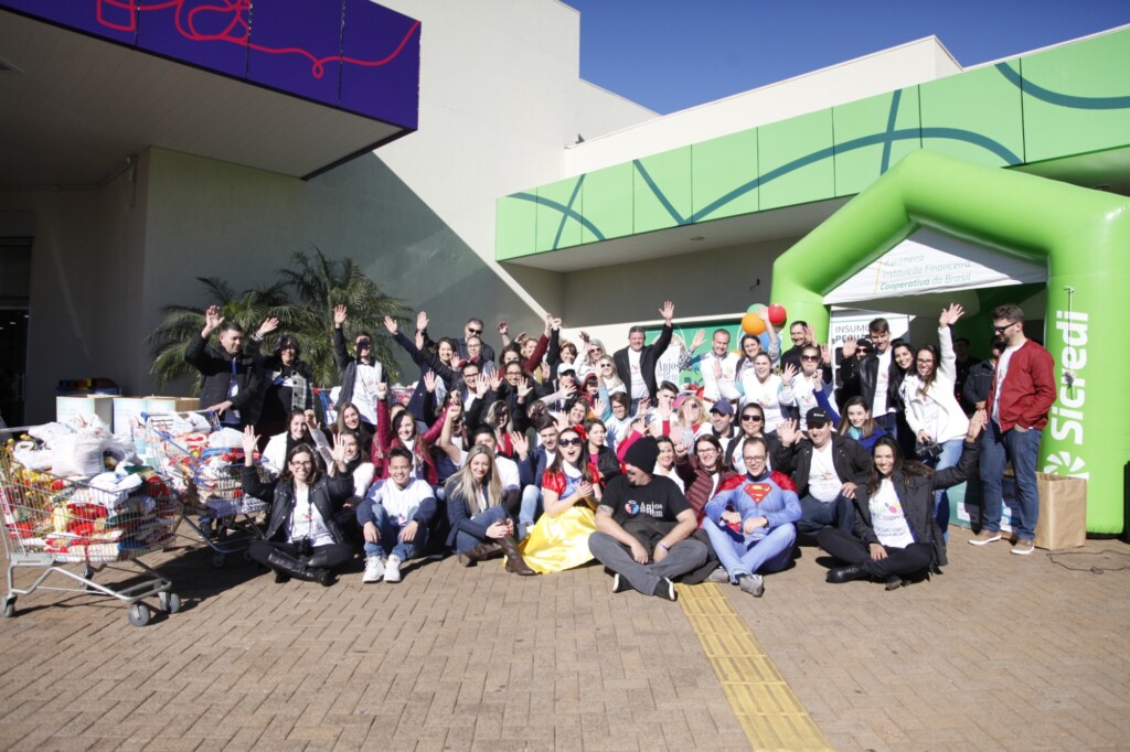 Dia C em Medianeira  arrecada Três toneladas de alimento