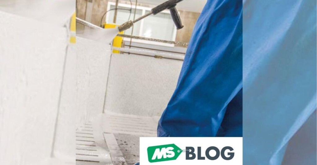 O que é a ‘desincrustação’ na lavação em granja