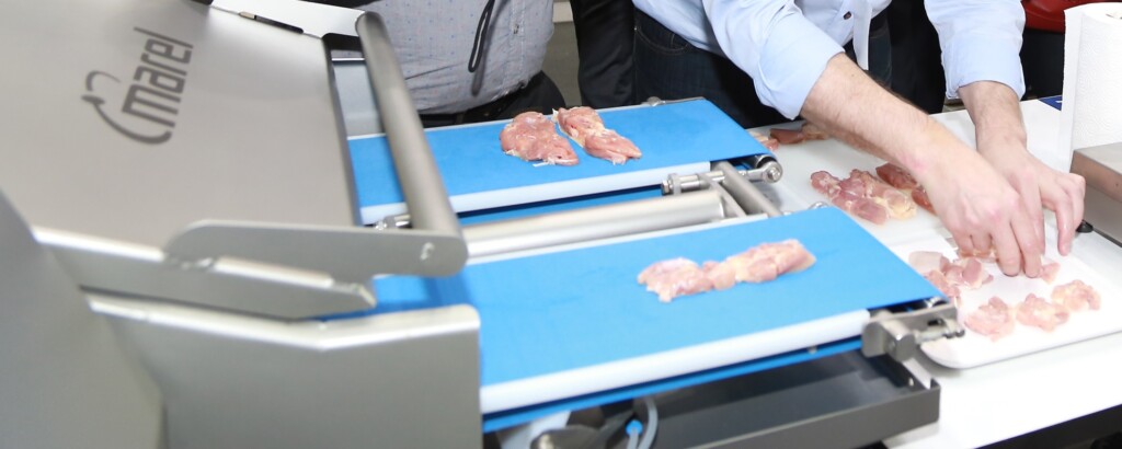 Corte de porções de carne da perna para mercados ocidentais