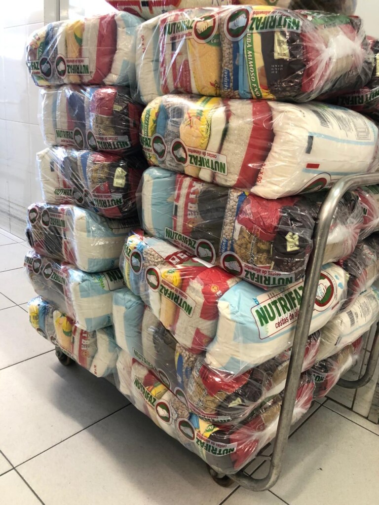 Vaccinar doa uma tonelada de alimentos para instituições sociais de Belo Horizonte