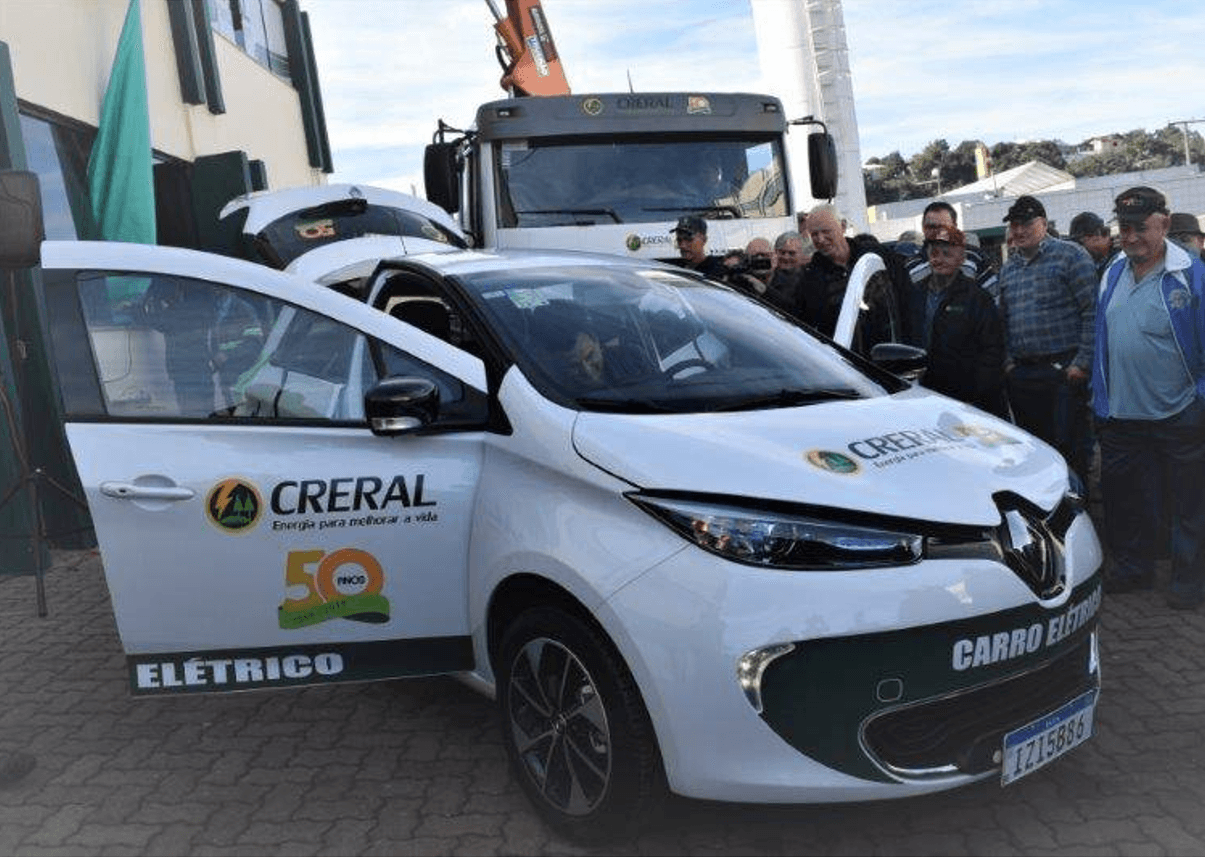 Cooperativa inicia substituição de frota por carros elétricos Cooperativa inicia substituição de frota por carros elétricos