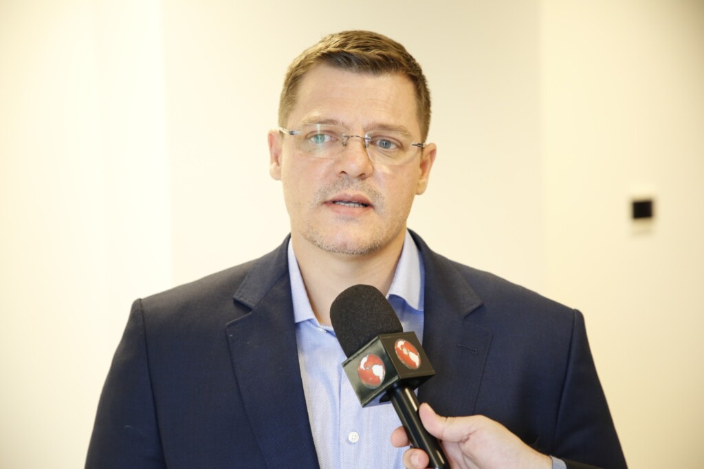 Uso de alta tecnologia, com softwares, sensores e câmeras começa a chegar nas granjas