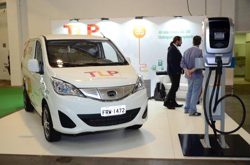 São Paulo recebe exposição de veículos elétricos com diferentes testes para o público