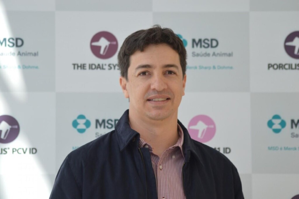 Live sobre “Vacinação sem agulha: Inovação tecnológica e os Impactos da Ileíte” – Robson Gomes e Erich Nascimento, MSD Saúde Animal