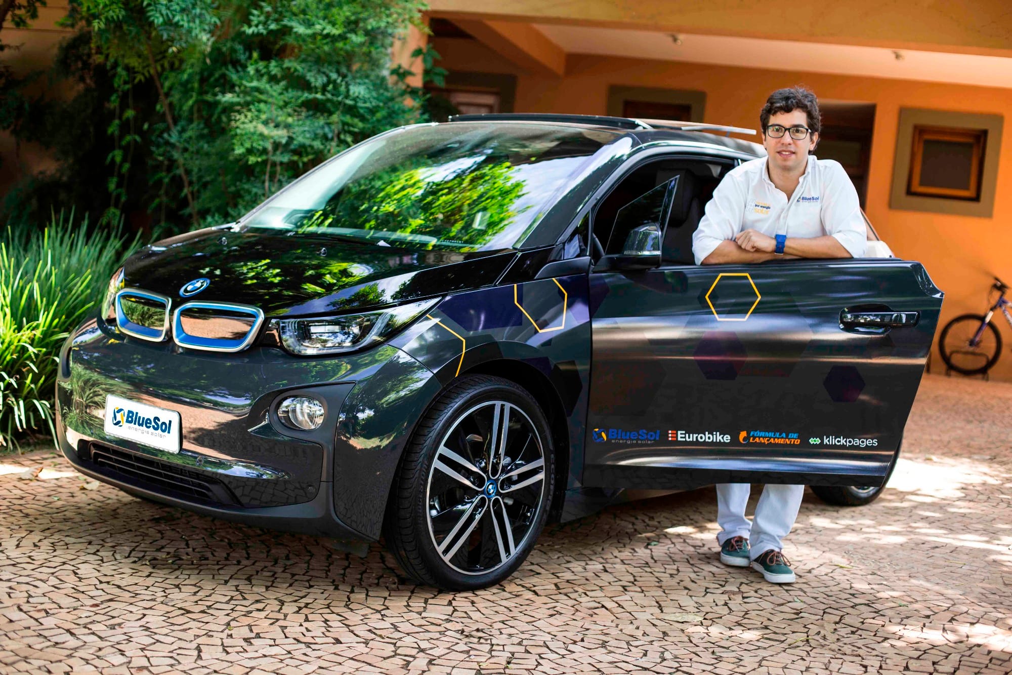 Empresário vai percorrer 3.500 Km com veículo elétrico para gravar documentário #MovidosPorEnergiaSolar Empresário vai percorrer 3.500 Km com veículo elétrico para gravar documentário #MovidosPorEnergiaSolar