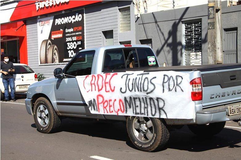 Avicultores realizam carreata em Umuarama e Palotina pedindo melhoria no preço do frango