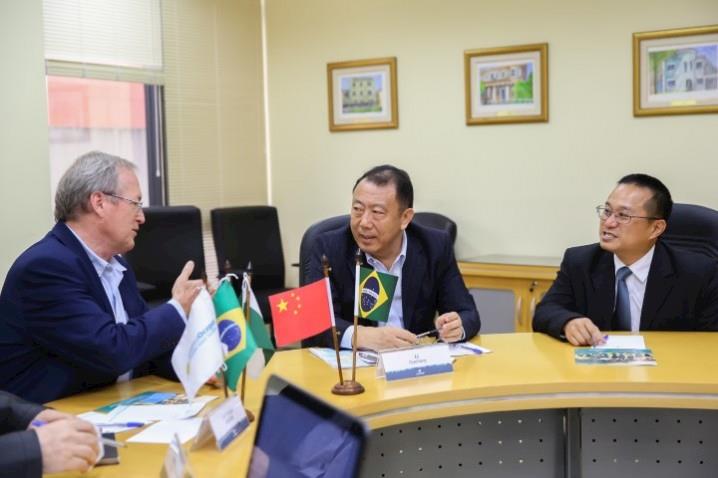 Comitiva chinesa de Hainan conhece cooperativismo e sonda o setor de agronegócios no Paraná