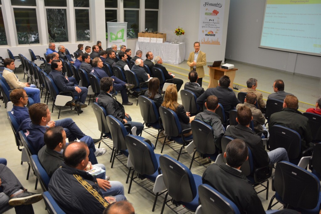 Profissionais são certificados em gestão na produção de suínos