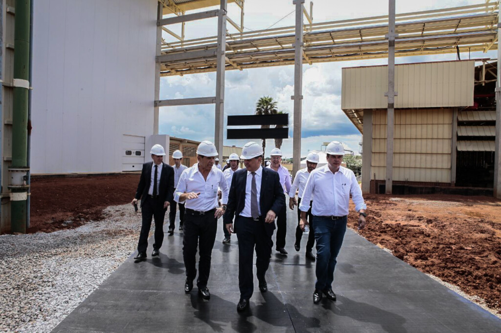 São Salvador Alimentos assina expansão da Super Frango em Goiás