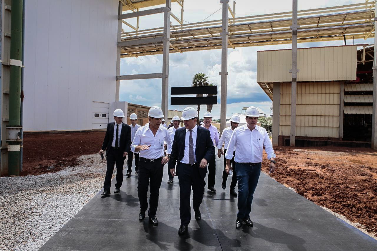 São Salvador Alimentos assina expansão da Super Frango em Goiás