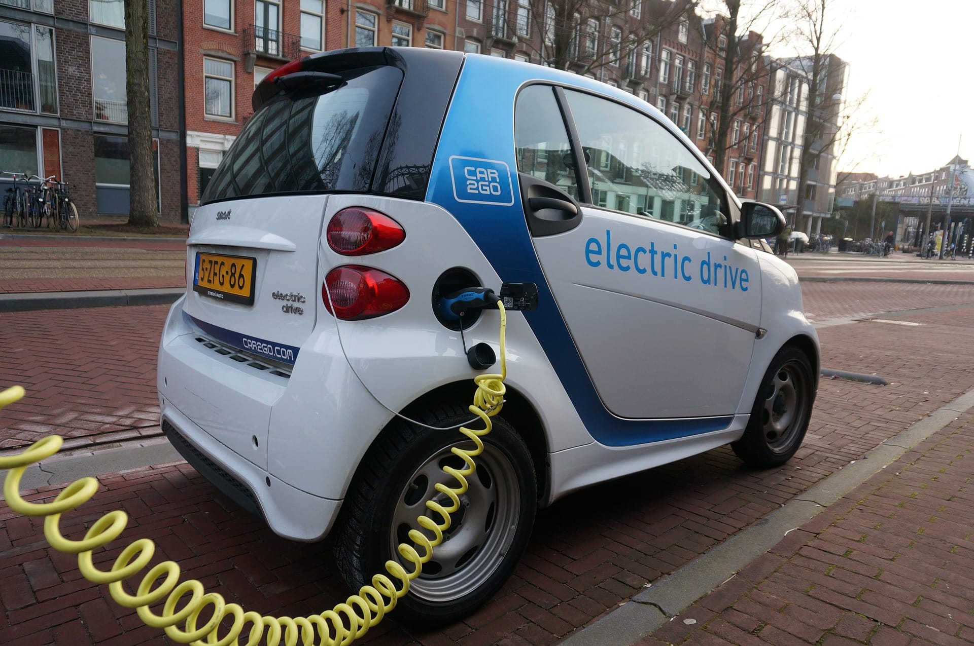 Veículos elétricos vão acelerar novas vendas de carros para 54% até 2040