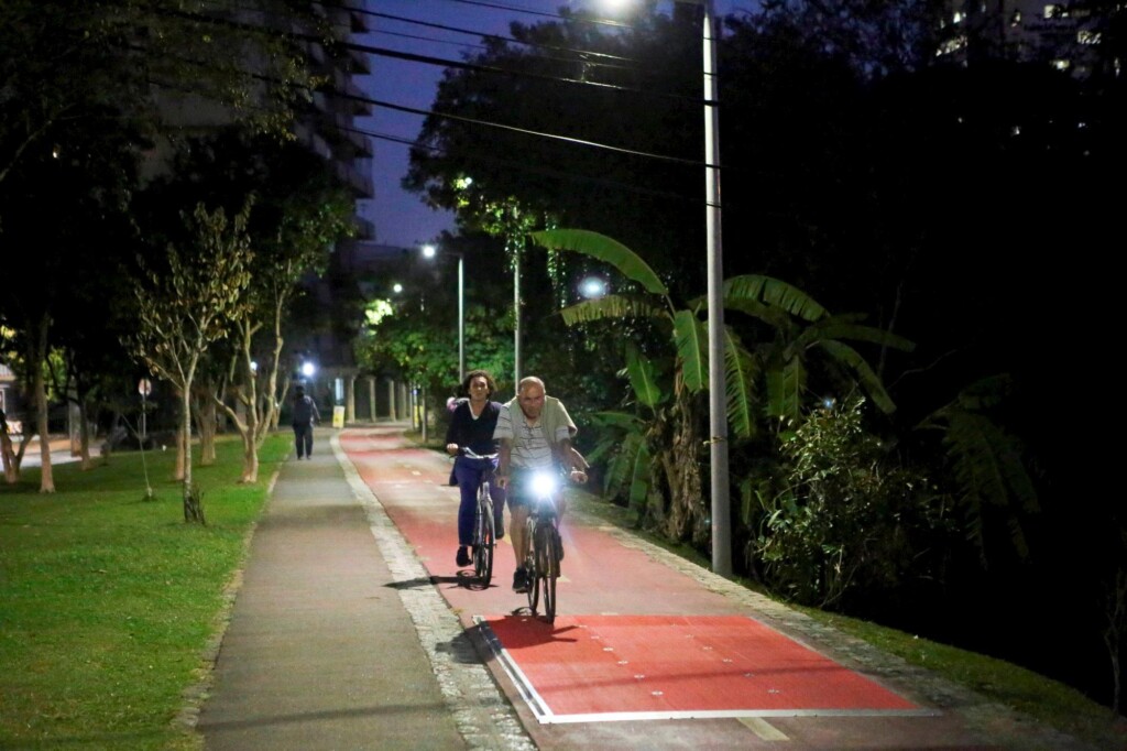 Curitiba inicia testes de piso gerador de energia