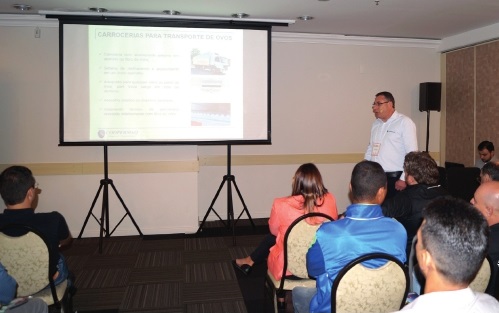 Coopermaq apresenta linha de incubadora estágio único em Simpósio da Facta