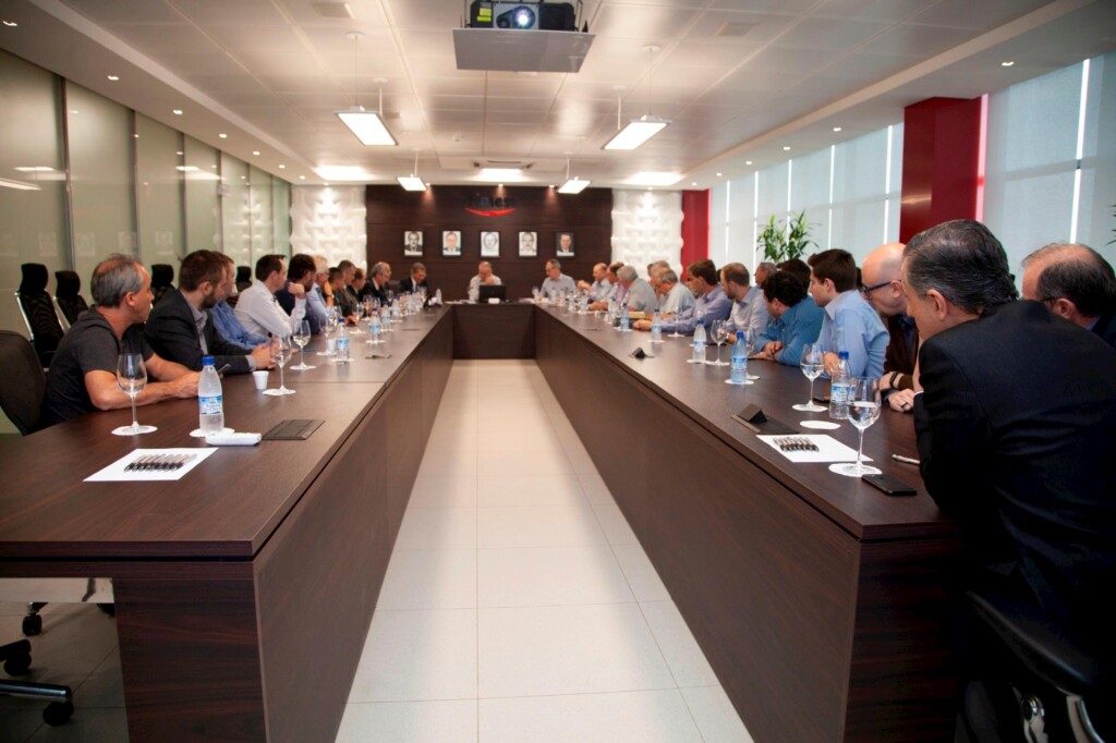 Lideranças se unem com diretores da Itaipu Binacional em prol do desenvolvimento regional