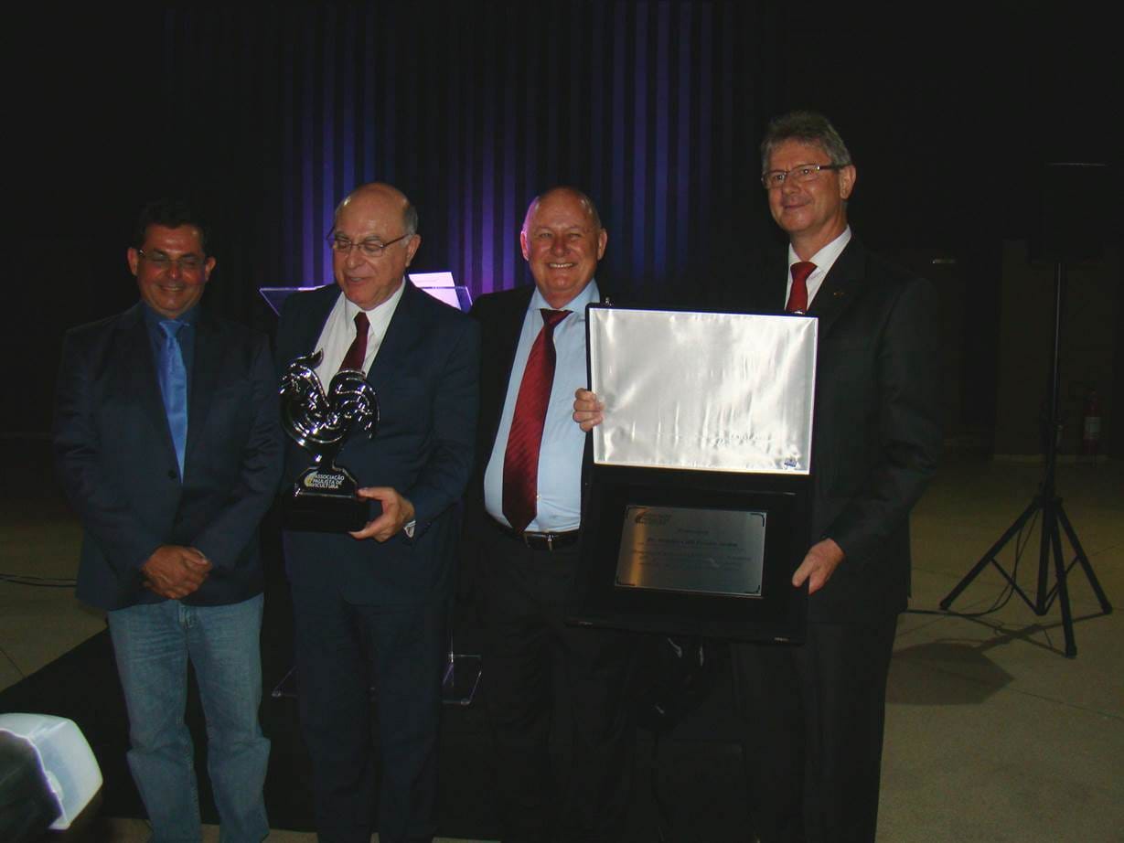 APA homenageia Secretário de Agricultura de São Paulo, Arnaldo Jardim