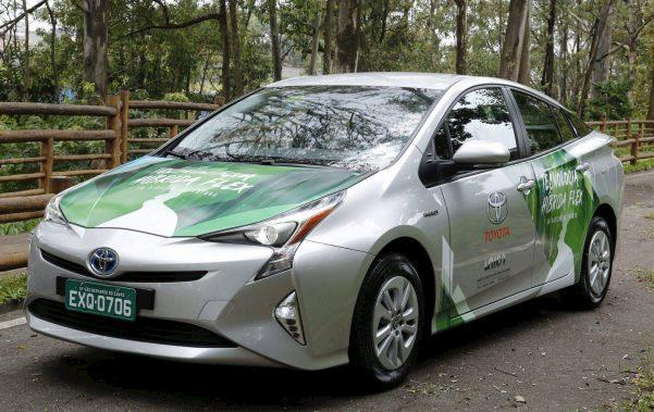Toyota apresenta primeiro veículo híbrido flex com etanol