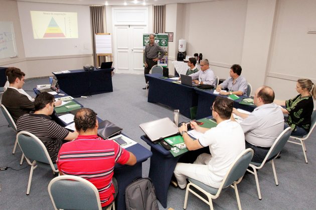 Senar-PR oferece treinamento para auxiliar nas negociações das Cadecs