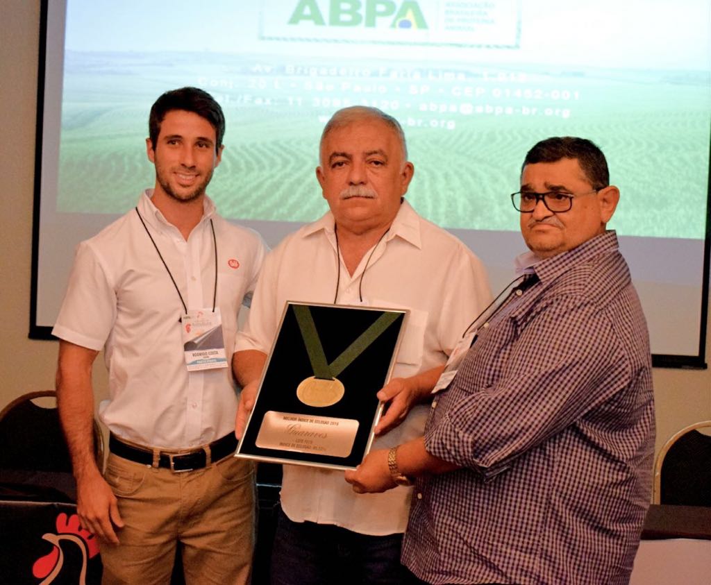 Cobb-Vantress participa do V Encontro de Avicultura de Pernambuco com premiação de Melhores Lotes
