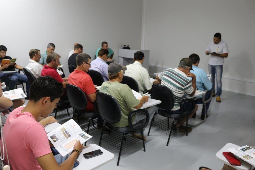 Copacol atualiza Manual da Avicultura para fomentar resultados entre cooperados