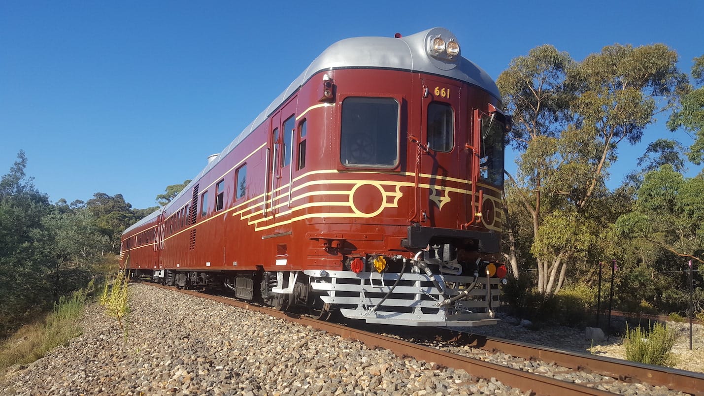 Primeiro trem elétrico solar é inaugurado na Austrália