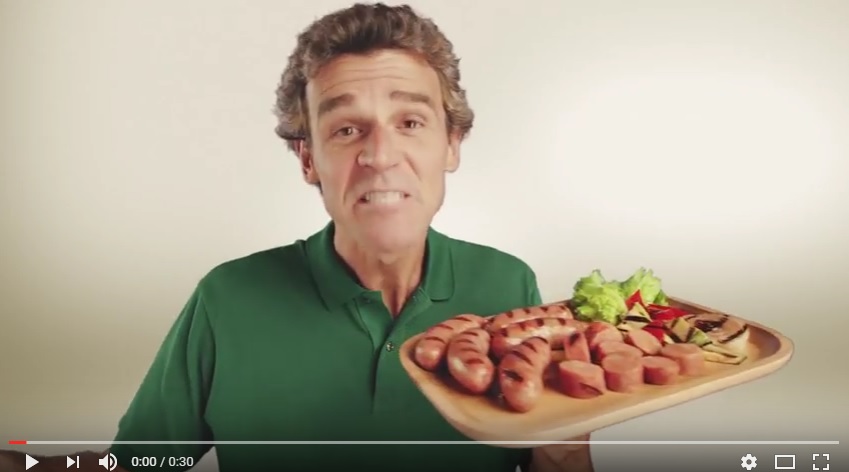 Guga Kuerten protagoniza campanha publicitária da Aurora